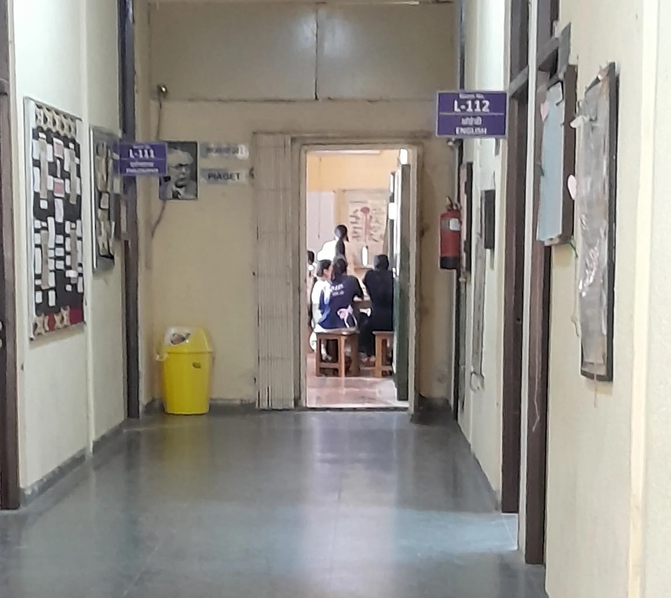 Kamala Nehru College Academic Building photo 14